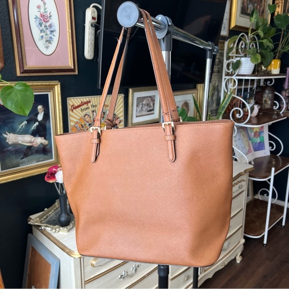 Michael Kors Jet Set Medium Saffiano Leather Pocket Tote Bag - Picture 10 of 15